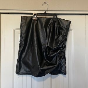 Black Faux-Leather Bodycon Mini Skirt with Ruched Side